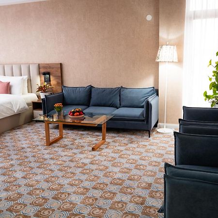 Cosmopolitan Hotel Шымкент Экстерьер фото