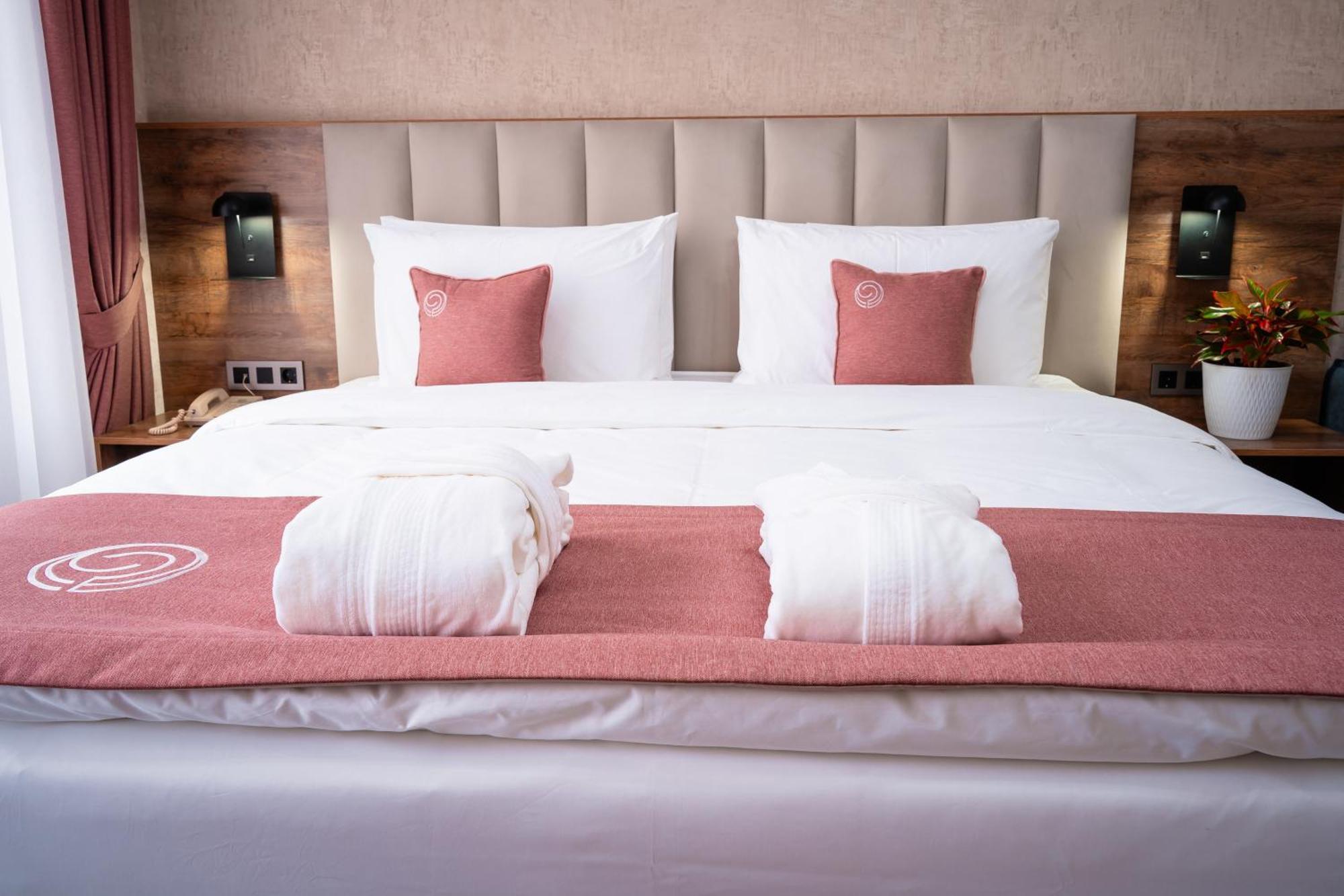 Cosmopolitan Hotel Шымкент Экстерьер фото